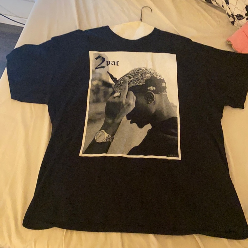 Black Tupac shirt